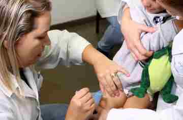  Secretaria da Saúde reforça importância da imunização infantil contra meningite 